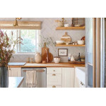 5 Cabinet Features That Make Farmhouse Kitchens Feel Fresh in 2025